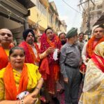 अमृतसर मे विघायक डॉ अजय गुप्ता ने मजीठ मंडी, दाल मंडी की सड़के बनवाने के विकास कार्य का किया उद्घाटन
