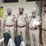 अमृतसर में वसूली गैंग के दो सदस्य गिरफ्तार व्यापारियों दुकानदारों को रंगदारी के लिए करते थे कॉल, इनकार पर करते थे फायरिंग, मोबाइल बरामद