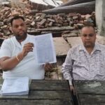 आगरा नगर निगम द्वारा की गई कार्यवाही को अवैध बताते हुए पीड़ित परिवार ने लगाई मदद की गुहार.