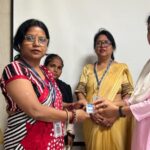 सेवाओं में सुधार के लिए स्वास्थ कर्मियों को बांटे गए 5जी सिम.