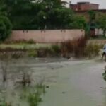 NHAI के नाले द्वारा आ रहे गंदे पानी के कारण दर्जनों परिवार घरों में रहने को मजबूर