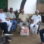 झांसी: नाबालिग से छेड़खानी के आरोपी पुजारी को गिरफ्तार करने की मांग, कुशवाहा महासभा ने पीड़ित परिवार को दिया समर्थन