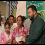 पटना का चर्चित बंटी यादव हत्याकांडः तेजस्वी यादव ने परिवार को बच्चों के 12वीं तक की पढ़ाई के लिये दिया 5 लाख रूपये का चेक