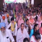 अमृतसर डीसी दफ़्तर के बाहर किसानों और कर्मचारियों का प्रदर्शन, सरकार के खिलाफ जमकर हुई नारेबाज़ी