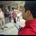 सफाई कर्मी की मौत के बाद दिल्ली में सियासत गर्म,आप पार्टी ने पुलिस पर जबरन अंतिम संस्कार करने का लगाया आरोप