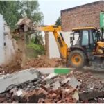 यूपी सरकार का बड़ा एक्शन: अवैध घोषित मदरसे पर चला बुलडोजर, मौलाना और बेटे पहले ही हो चुके हैं गिरफ्तार