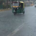 Delhi Rain Alert: मूसलाधार बारिश से दिल्ली जलमग्न, रेड अलर्ट जारी- 16 फ्लाइट्स कैंसिल, 132 लेट