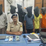 पटना जंक्शन पर मोबाइल चोरी करने वाले गिरोह के 8 सदस्य गिरफ्तार, 8 मोबाइल व 1 लैपटॉप बरामद