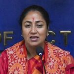 दिल्ली की मुख्यमंत्री रेखा गुप्ता ने अवैध निर्माण पर बुलडोजर चलाने का दिया निर्देश