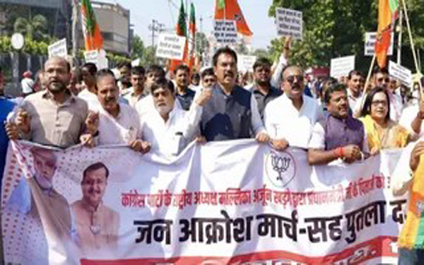 पीएम नरेंद्र मोदी को सत्ता से हटाने वाले बयान पर कांग्रेस नेता मल्लिकार्जुन खरगे घिरे, भाजपा-जद(यू.) का तीखा हमला, माफी की मांग से गरमाई बिहार की सियासत 1 11635