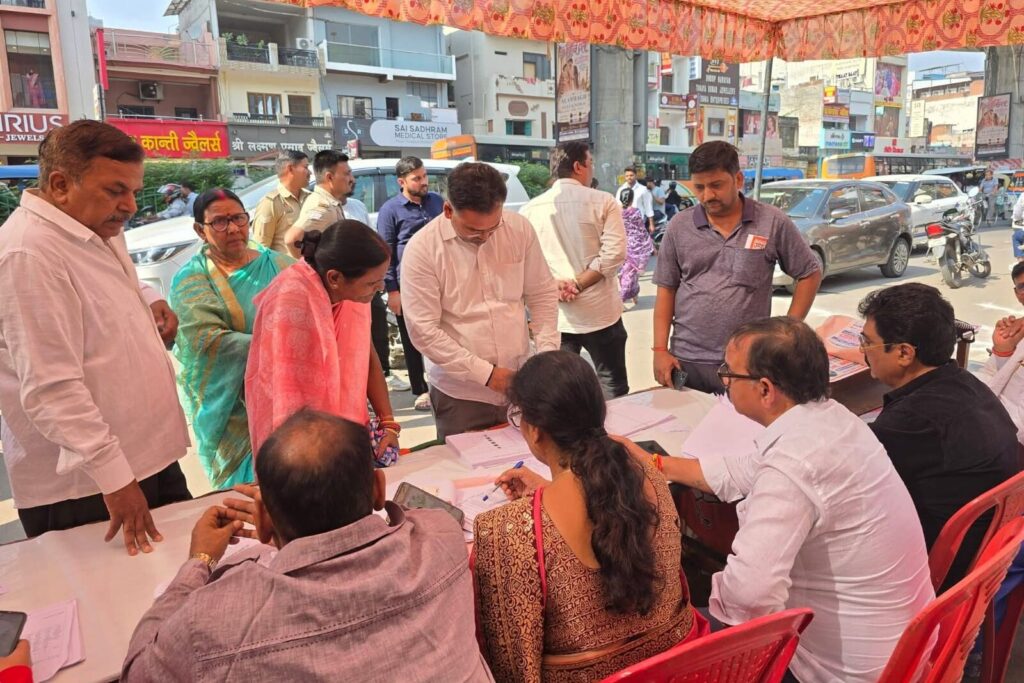 भारत निर्वाचन आयोग के विशेष अभियान में भाजपा लखनऊ महानगर ने सभी 2505 बूथों पर चलाया मतदाता पुनरीक्षण अभियान 2 IMG 20261024 WA0035 edited